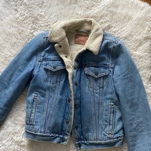 sherpa lined levi’s jean jacket